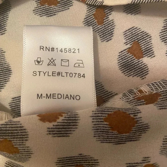 Listicle Leopard Like Print ButterFly Sleeve Button Down, Medium - Picture 6 of 9